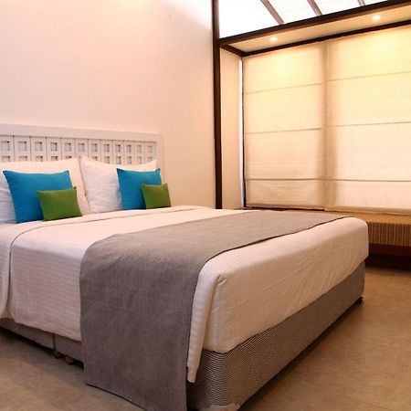 Blue Oceanic Beach Hotel نيجومبو المظهر الخارجي الصورة